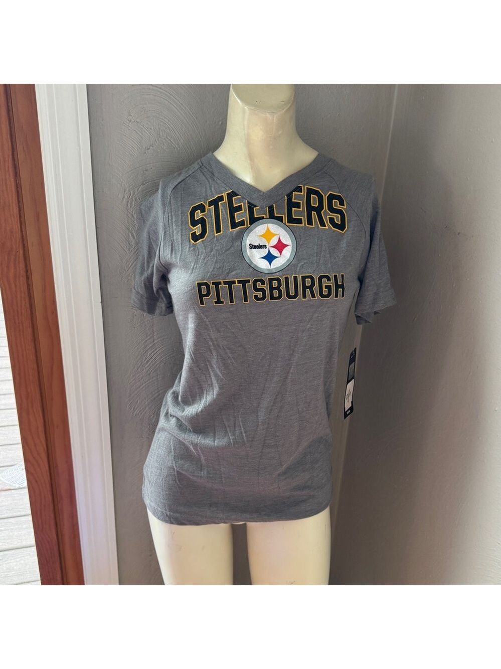 Pittsburgh Steelers NFL gray T-shirt , girls 14, short sleeve , NWT, v-neck
